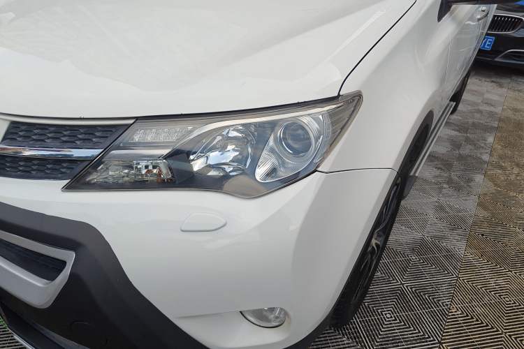 Used Toyota RAV4 2013 2.5L Automatic 4x4 Luxury Edition Left Front Headlight