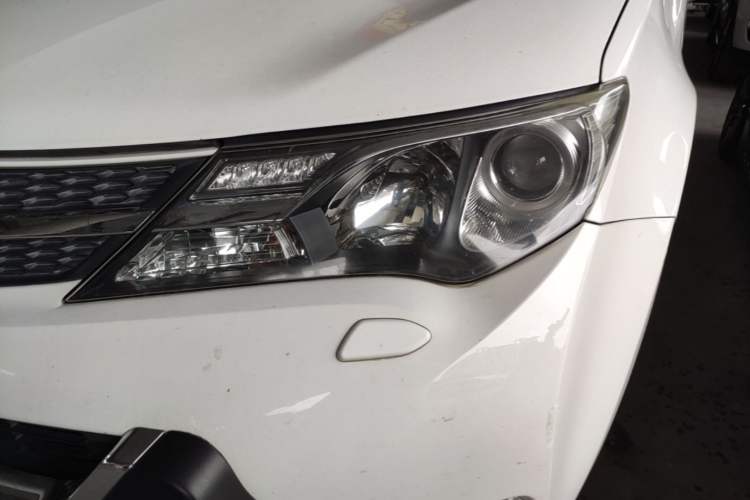 Used Toyota RAV4 2013 2.5L Automatic 4x4 Elite Edition Left Front Headlight