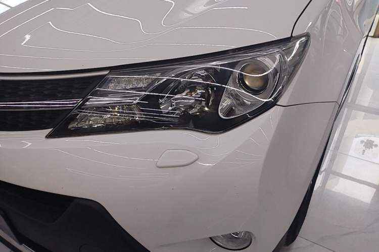 Used Toyota RAV4 2013 2.5L Automatic 4x4 Luxury Edition Left Front Headlight