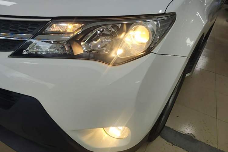 Used Toyota RAV4 2013 2.0L CVT Two-Wheel Drive Urban Edition Left Front Headlight