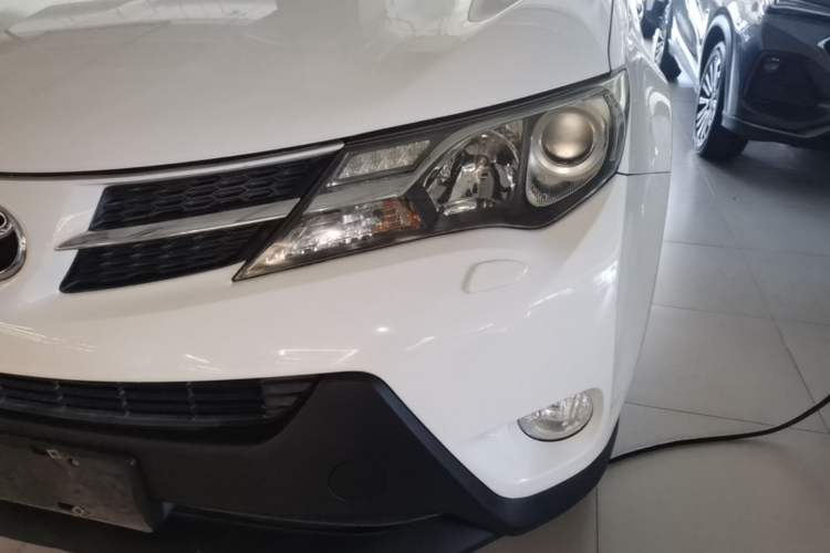 Used Toyota RAV4 2013 2.5L Automatic 4x4 Elite Edition Left Front Headlight