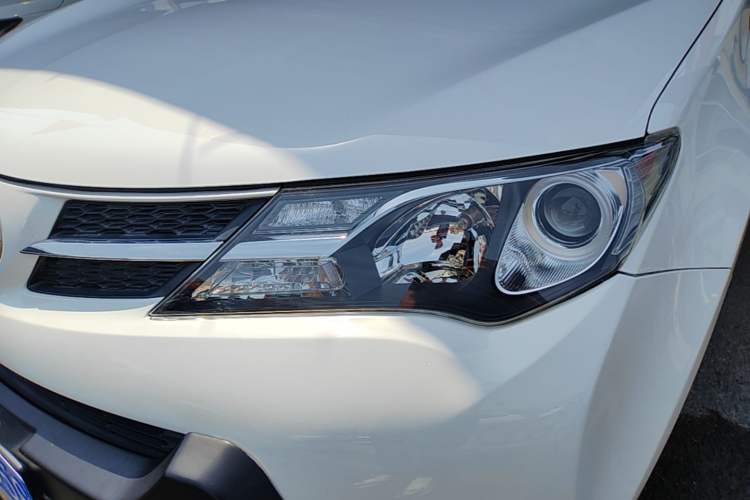 Used Toyota RAV4 2013 2.0L CVT Four-Wheel Drive New Edition Left Front Headlight