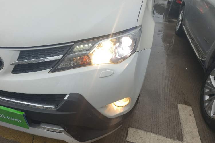 Used Toyota RAV4 2013 2.5L Automatic 4x4 Elite Edition Left Front Headlight