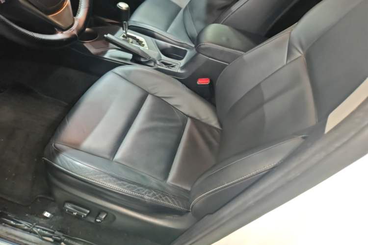 Used Toyota RAV4 2013 2.5L Automatic 4x4 Elite Edition Left Front Seat