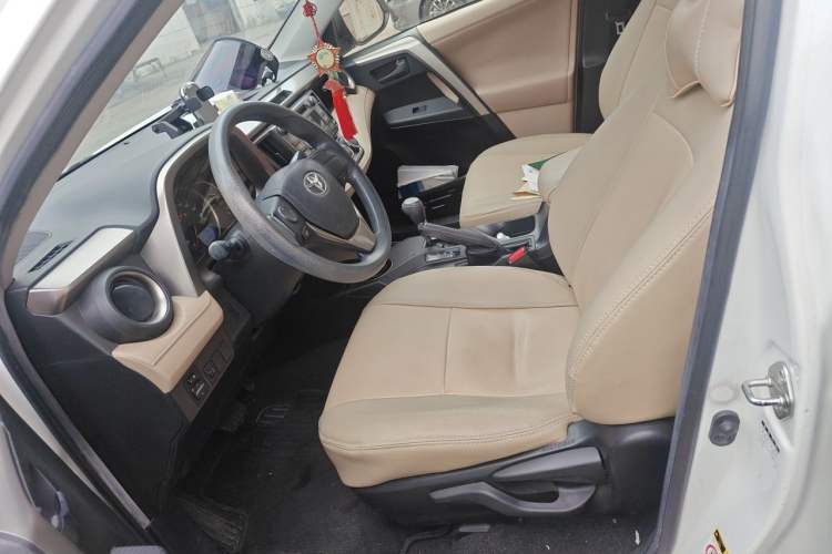Used Toyota RAV4 2013 2.0L CVT Two-Wheel Drive Urban Edition Left Front Seat