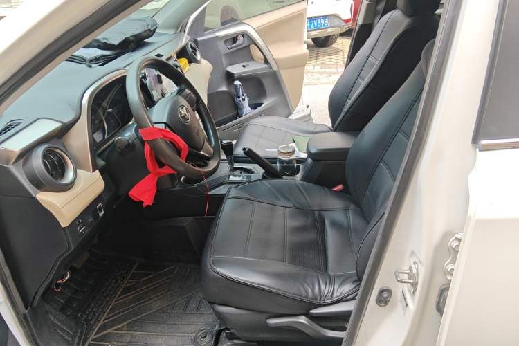 Used Toyota RAV4 2013 2.0L CVT Two-Wheel Drive Urban Edition Left Front Seat