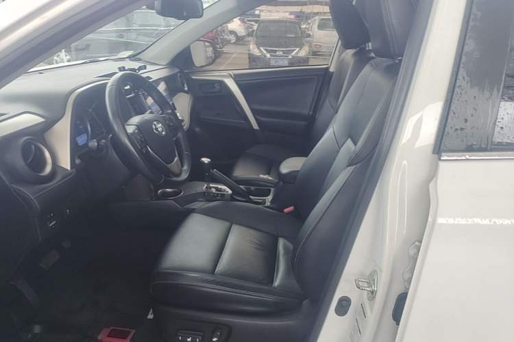 Used Toyota RAV4 2013 2.5L Automatic 4x4 Elite Edition Left Front Seat