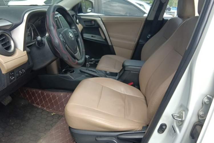 Used Toyota RAV4 2013 2.0L CVT Two-Wheel Drive Urban Edition Left Front Seat
