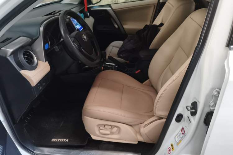 Used Toyota RAV4 2013 2.0L CVT Two-Wheel Drive Urban Edition Left Front Seat