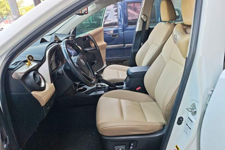 Used Toyota RAV4 2013 2.5L Automatic 4x4 Elite Edition Left Front Seat