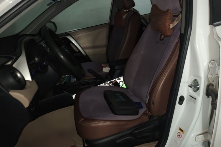Used Toyota RAV4 2013 2.0L CVT Two-Wheel Drive Urban Edition Left Front Seat