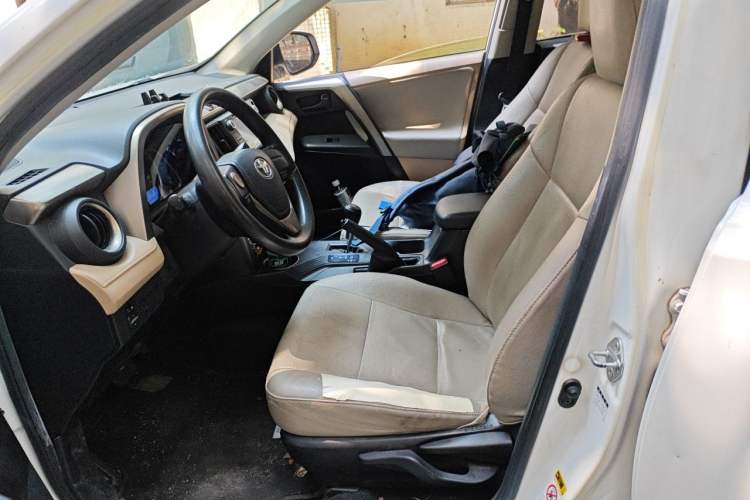 Used Toyota RAV4 2013 2.0L CVT Two-Wheel Drive Urban Edition Left Front Seat