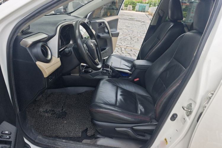 Used Toyota RAV4 2013 2.0L CVT Two-Wheel Drive Urban Edition Left Front Seat