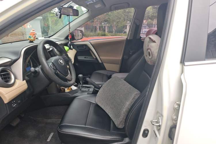 Used Toyota RAV4 2013 2.0L CVT Two-Wheel Drive Urban Edition Left Front Seat