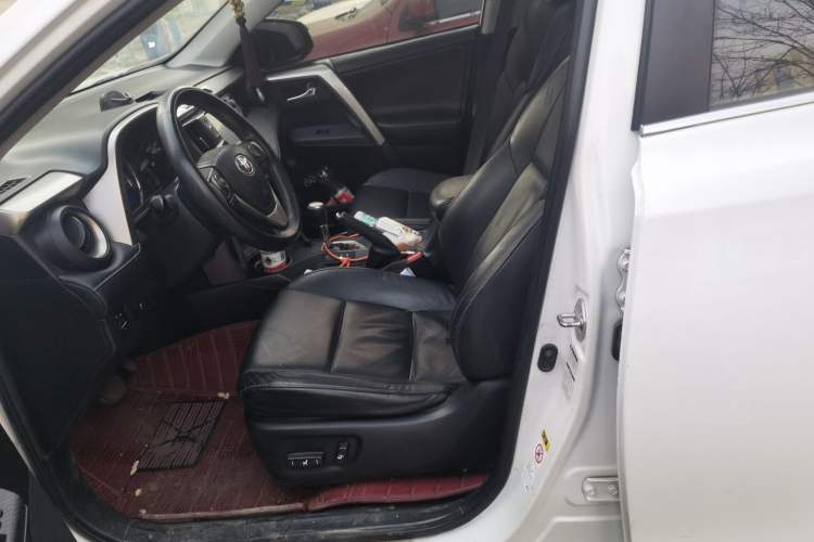 Used Toyota RAV4 2013 2.5L Automatic 4x4 Luxury Edition Left Front Seat