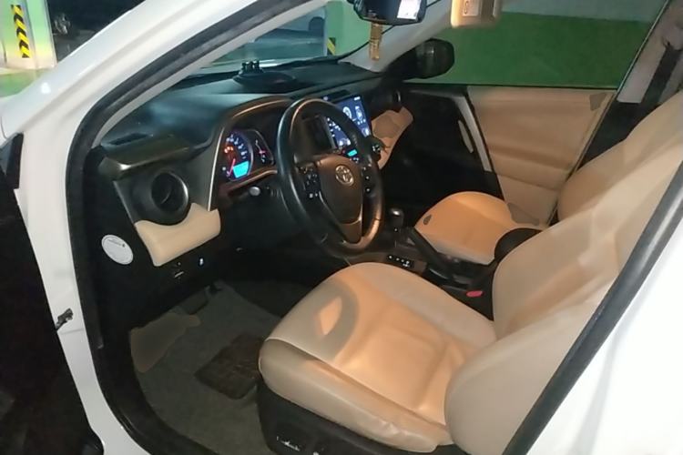 Used Toyota RAV4 2013 2.5L Automatic 4x4 Elite Edition Left Front Seat