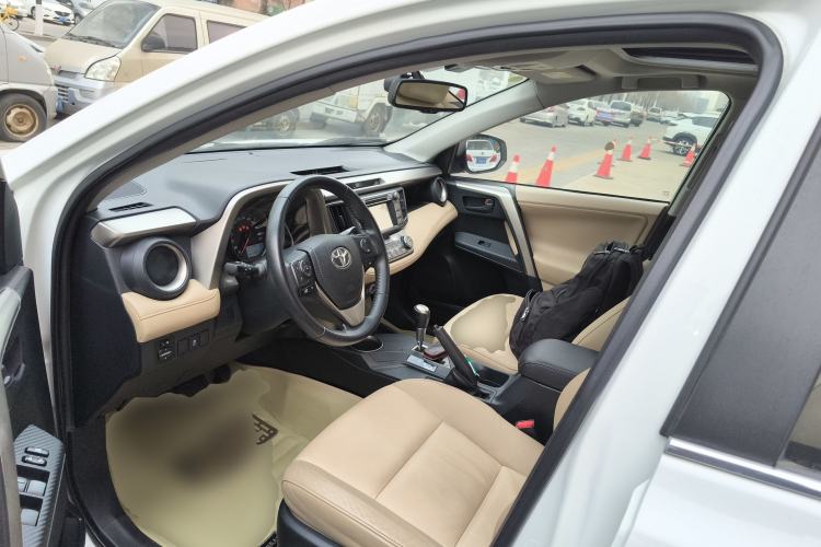 Used Toyota RAV4 2013 2.5L Automatic 4x4 Elite Edition Left Front Seat