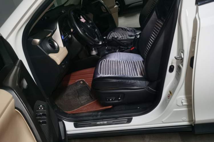 Used Toyota RAV4 2013 2.5L Automatic 4x4 Elite Edition Left Front Seat