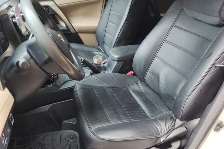 Used Toyota RAV4 2013 2.0L CVT Two-Wheel Drive Urban Edition Left Front Seat