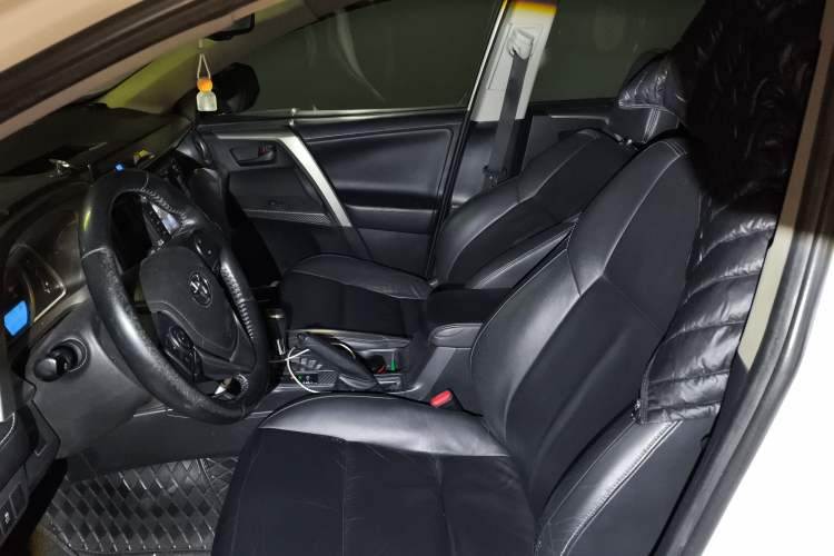 Used Toyota RAV4 2013 2.5L Automatic 4x4 Elite Edition Left Front Seat
