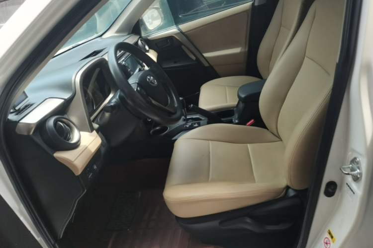 Used Toyota RAV4 2013 2.0L CVT Two-Wheel Drive Urban Edition Left Front Seat