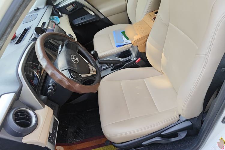 Used Toyota RAV4 2013 2.0L CVT Two-Wheel Drive Urban Edition Left Front Seat
