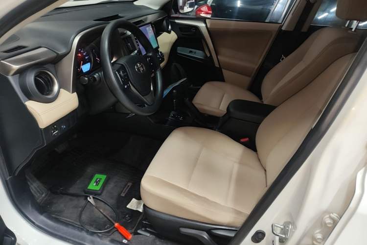 Used Toyota RAV4 2013 2.0L CVT Four-Wheel Drive Fashion Edition Left Front Seat