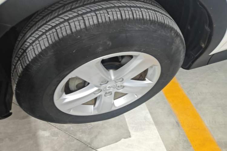 Used Toyota RAV4 2013 2.5L Automatic 4x4 Elite Edition Left Front Wheel Hub