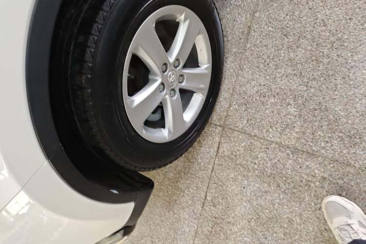 Used Toyota RAV4 2013 2.0L CVT Four-Wheel Drive New Edition Left Front Wheel Hub