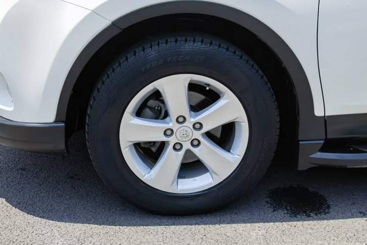 Used Toyota RAV4 2013 2.0L CVT Two-Wheel Drive Urban Edition Left Front Wheel Hub