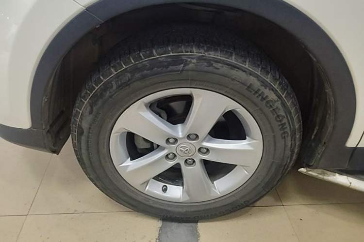 Used Toyota RAV4 2013 2.0L CVT Two-Wheel Drive Urban Edition Left Front Wheel Hub