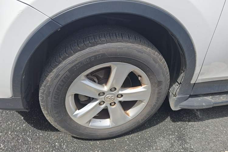 Used Toyota RAV4 2013 2.5L Automatic 4x4 Elite Edition Left Front Wheel Hub