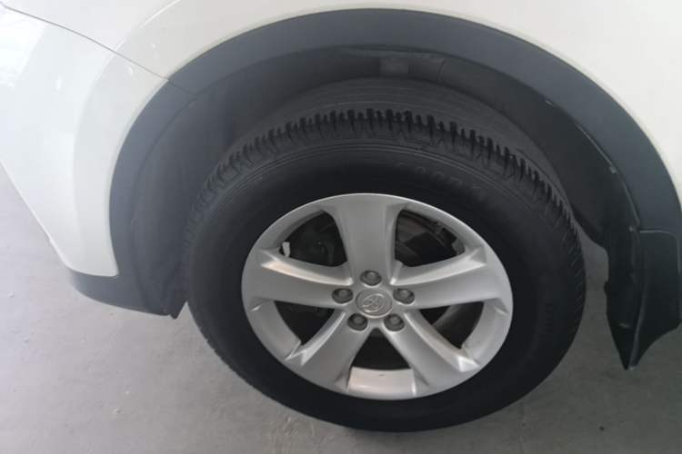 Used Toyota RAV4 2013 2.0L CVT Four-Wheel Drive Fashion Edition Left Front Wheel Hub