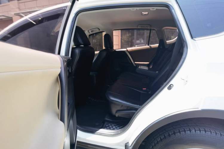 Used Toyota RAV4 2013 2.0L CVT Two-Wheel Drive Urban Edition Left Rear Seat
