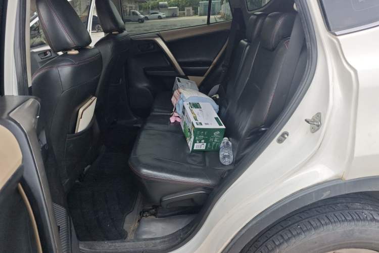 Used Toyota RAV4 2013 2.0L CVT Two-Wheel Drive Urban Edition Left Rear Seat
