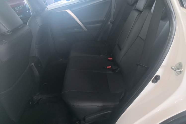 Used Toyota RAV4 2013 2.0L CVT Four-Wheel Drive Fashion Edition Left Rear Seat