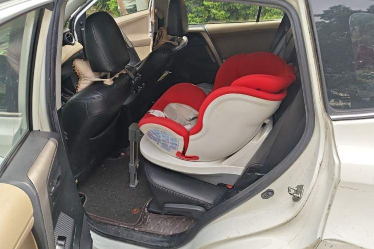 Used Toyota RAV4 2013 2.0L CVT Two-Wheel Drive Urban Edition Left Rear Seat