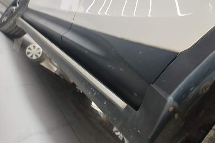 Used Toyota RAV4 2013 2.5L Automatic 4x4 Luxury Edition Left Side Sill