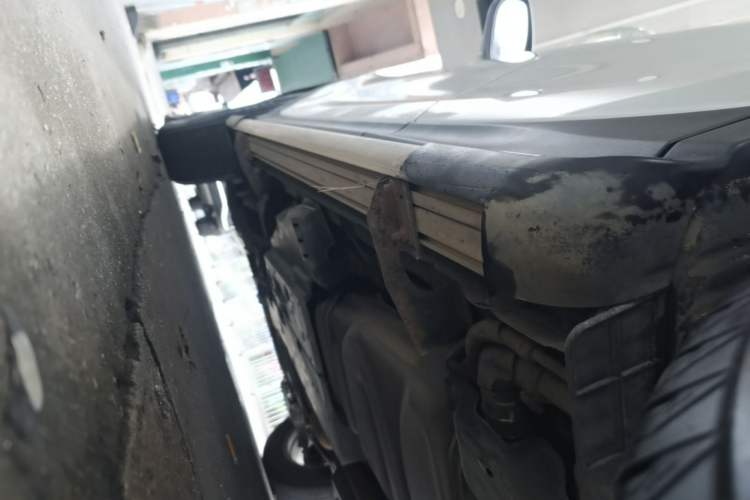 Used Toyota RAV4 2013 2.0L CVT Two-Wheel Drive Urban Edition Left Side Sill