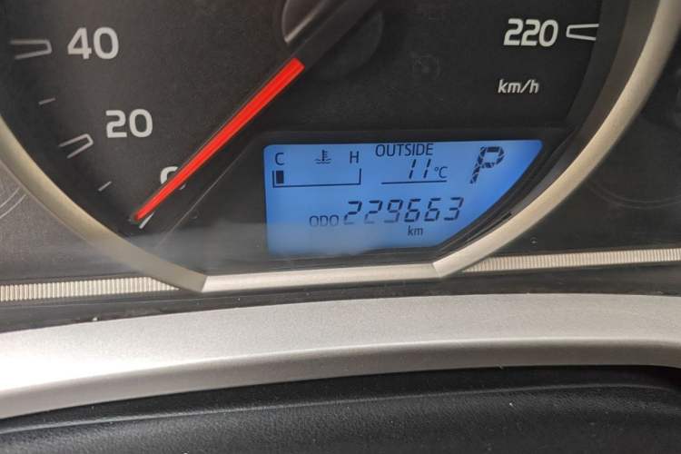 Used Toyota RAV4 2013 2.5L Automatic 4x4 Elite Edition Odometer Close Up