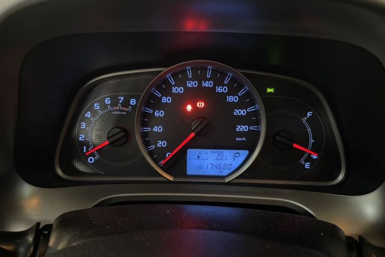 Used Toyota RAV4 2013 2.5L Automatic 4x4 Elite Edition Odometer Close Up