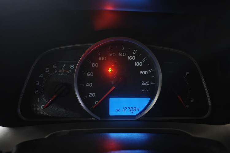 Used Toyota RAV4 2013 2.5L Automatic 4x4 Elite Edition Odometer Close Up