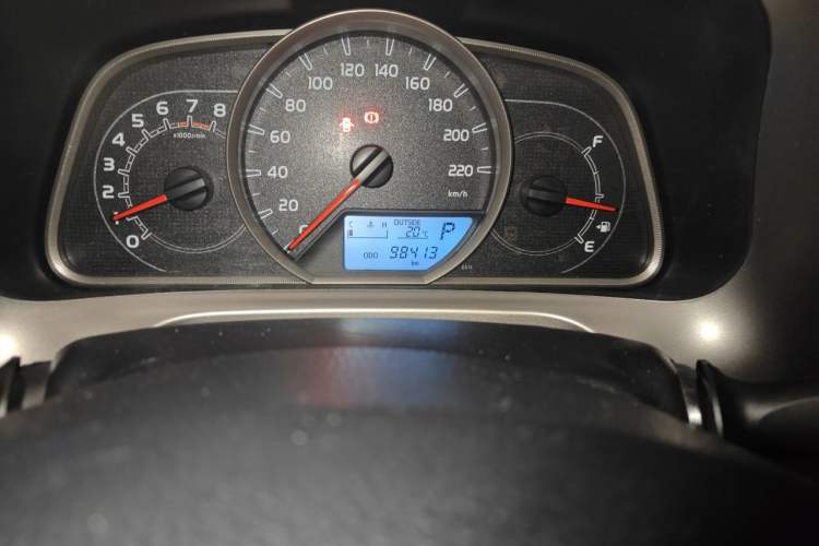 Used Toyota RAV4 2013 2.5L Automatic 4x4 Elite Edition Odometer Close Up