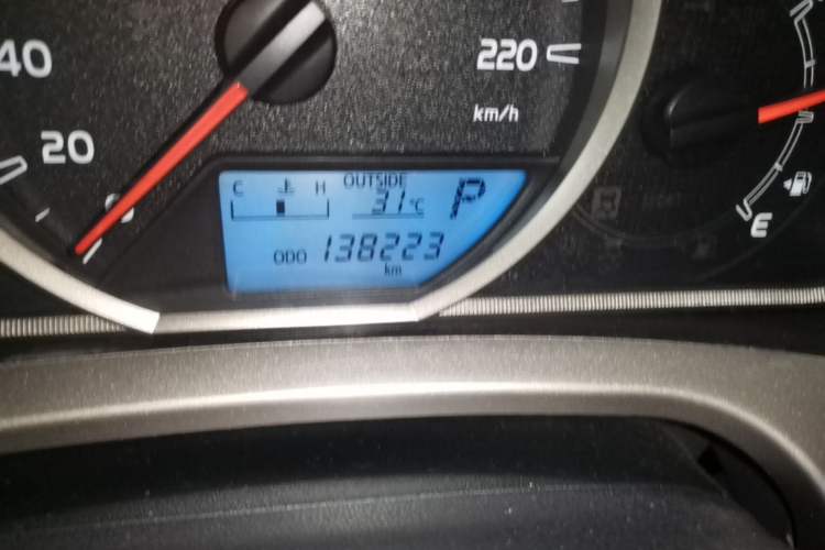 Used Toyota RAV4 2013 2.5L Automatic 4x4 Elite Edition Odometer Close Up