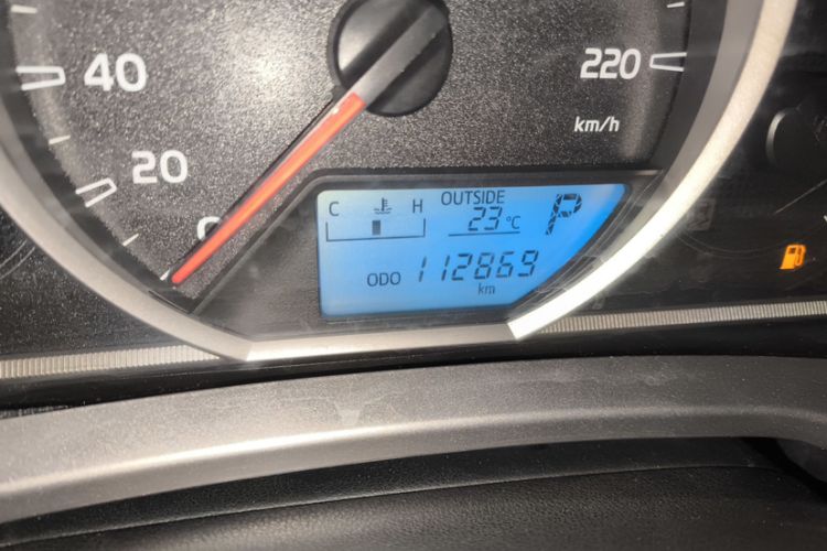 Used Toyota RAV4 2013 2.5L Automatic 4x4 Elite Edition Odometer Close Up