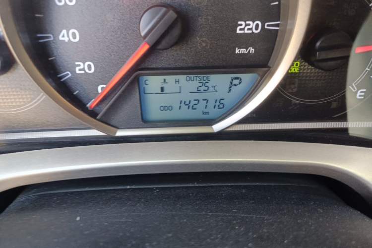 Used Toyota RAV4 2013 2.5L Automatic 4x4 Elite Edition Odometer Close Up