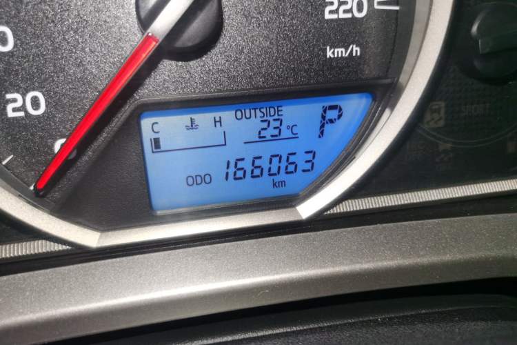 Used Toyota RAV4 2013 2.5L Automatic 4x4 Elite Edition Odometer Close Up