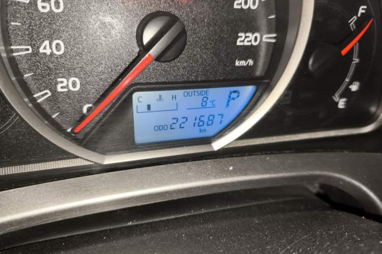 Used Toyota RAV4 2013 2.5L Automatic 4x4 Elite Edition Odometer Close Up