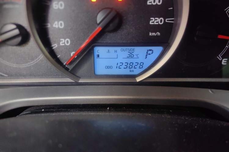 Used Toyota RAV4 2013 2.5L Automatic 4x4 Elite Edition Odometer Close Up