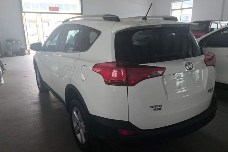 Used Toyota RAV4 2013 2.0L CVT Four-Wheel Drive Fashion Edition Rear Left 45 Deg